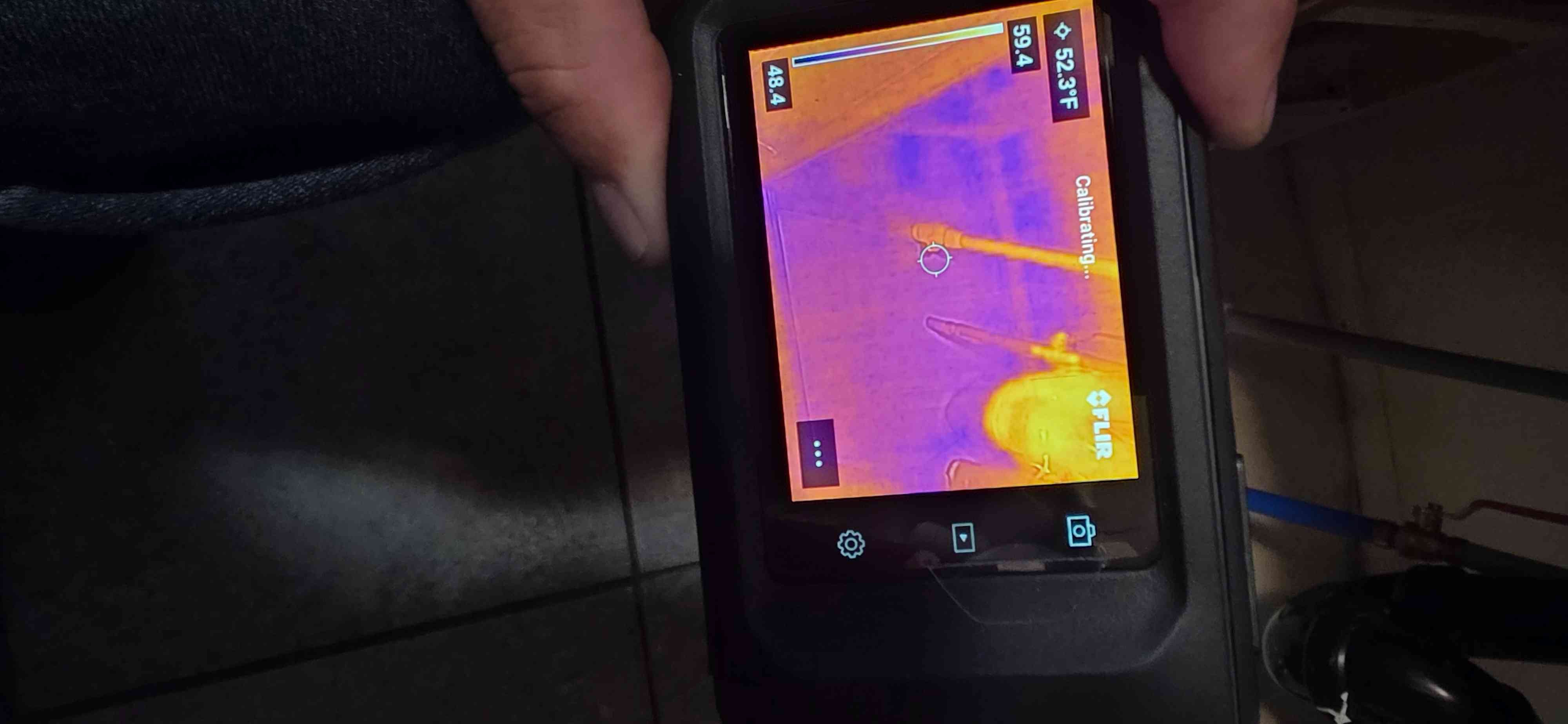 Troubleshooting sudden hot water loss? Could a faulty water purifier be the culprit? Consider the risk of residential water damage and explore 24-hour emergency services.