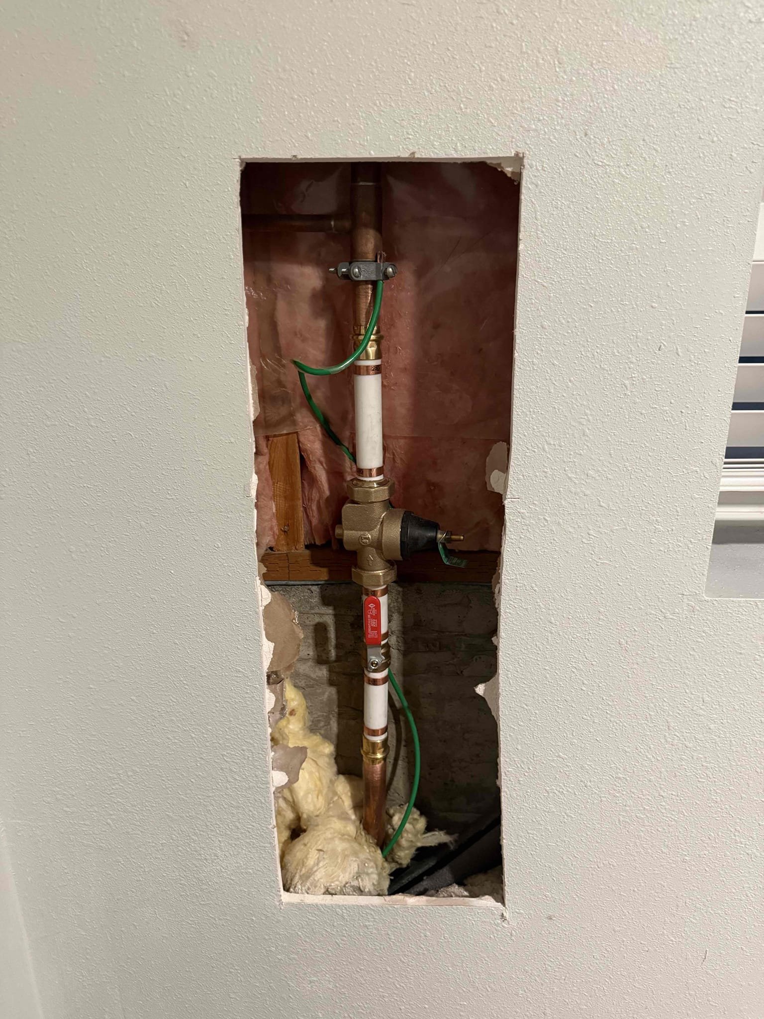 Image showcasing top plumber companies specializing in commercial plumbing maintenance services. Visuals may include plumbers working on pipes, commercial buildings, or advanced plumbing equipment, emphasizing reliable and efficient commercial plumbing maintenance.