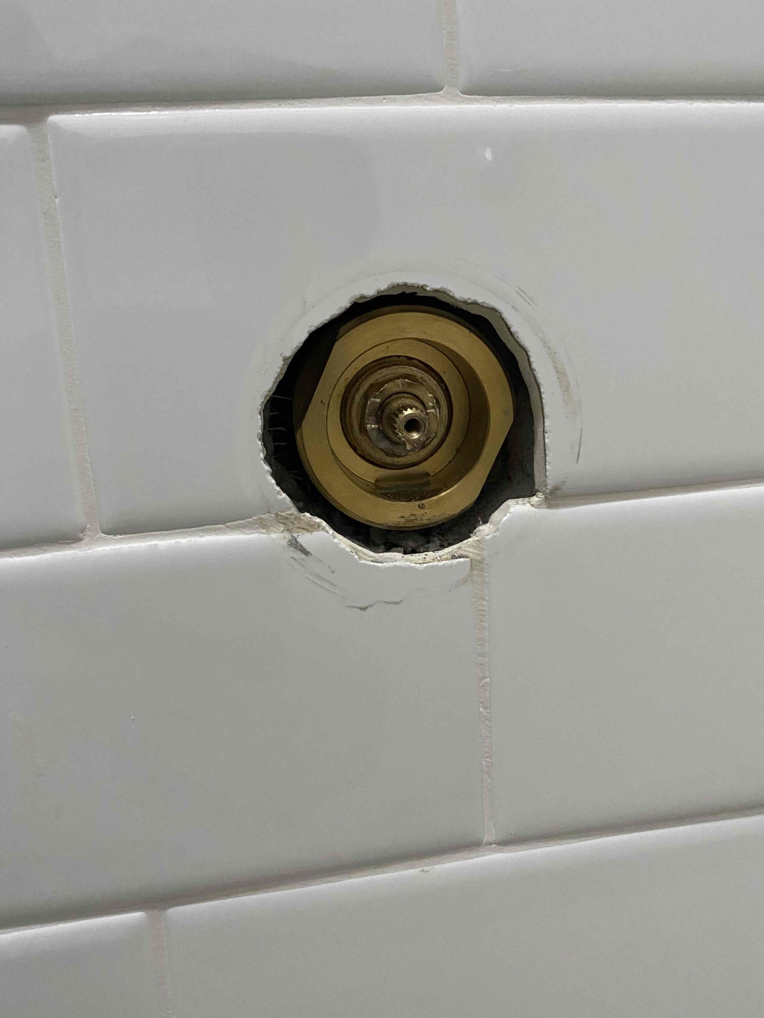 Emergency AC repair service. A technician works on an air conditioning unit outdoors, emphasizing fast and reliable AC repair near you. Prompt cooling solutions for immediate comfort. Local AC repair service available.