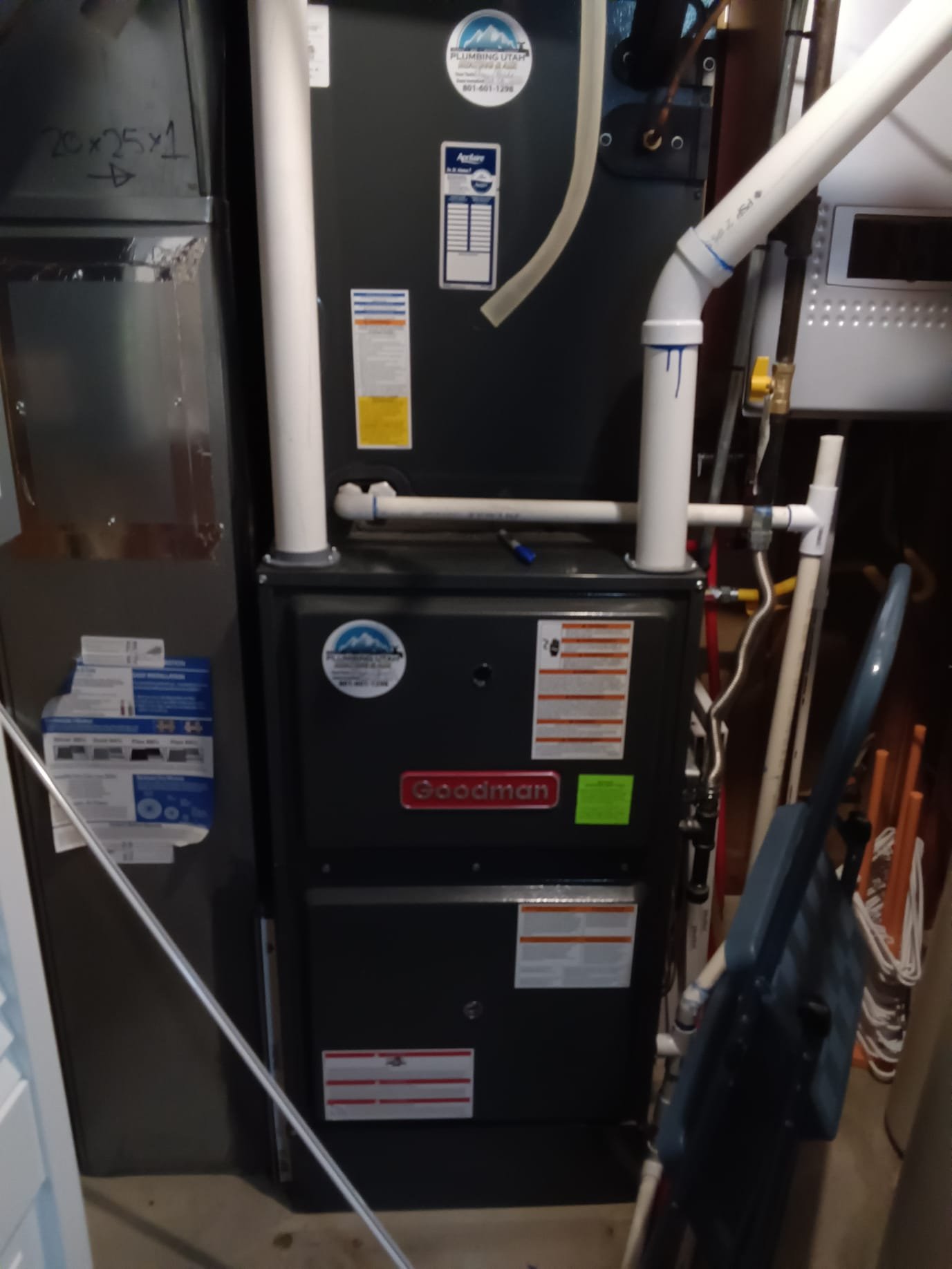 Lennox odor control unit in Fort Collins. Image depicts solutions for indoor air quality, potentially involving vinegar solution to kill mold and improve air purity.