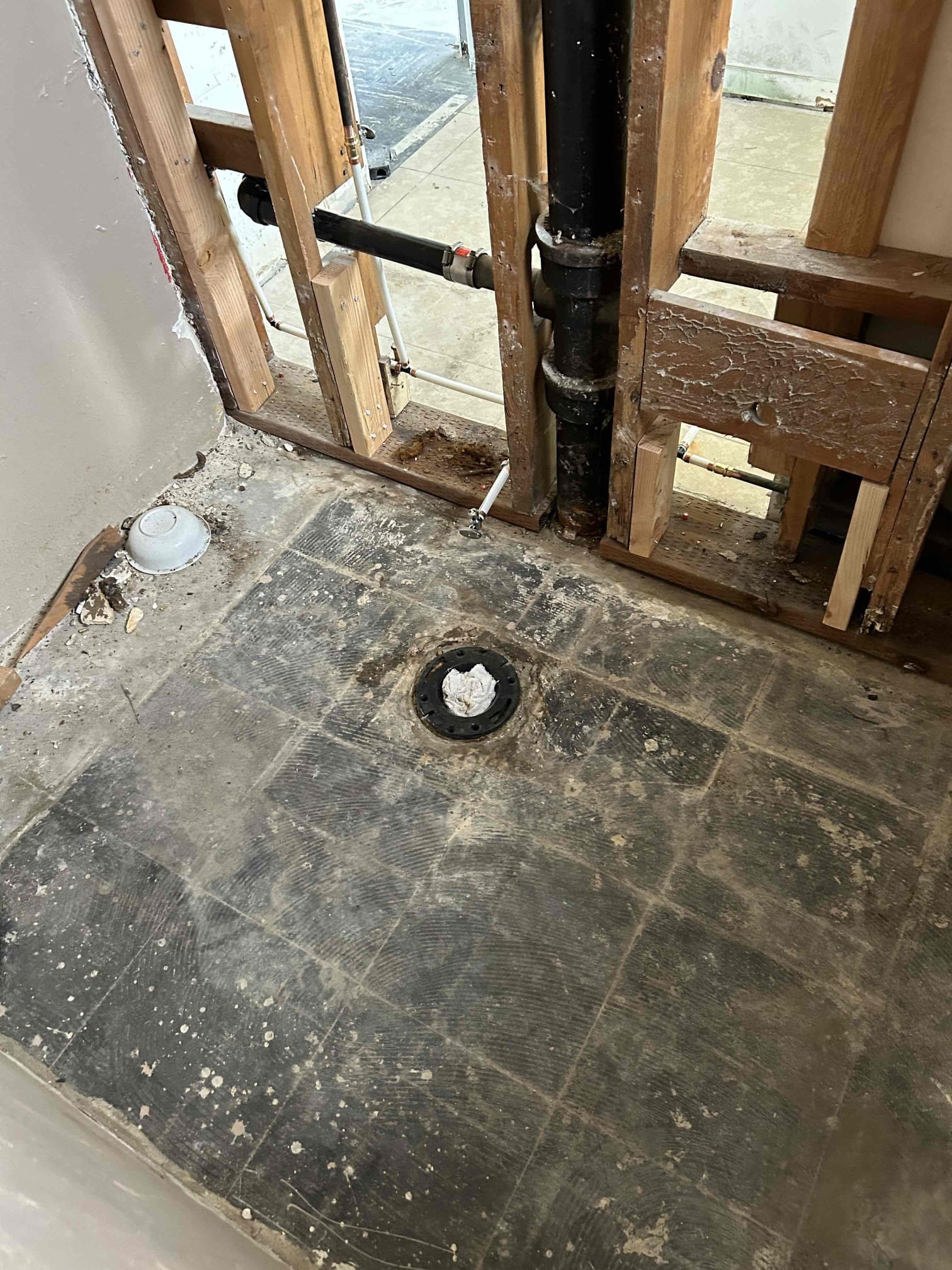 Emergency smoke damage repair services malfunctioning? Image depicts the aftermath, highlighting the need for professional diagnosis and restoration. Just like reverse osmosis needs expert service to purify water, smoke-damaged properties require specialized attention to remove contaminants and restore air quality. Don't let smoke damage linger; seek immediate help to prevent further issues.