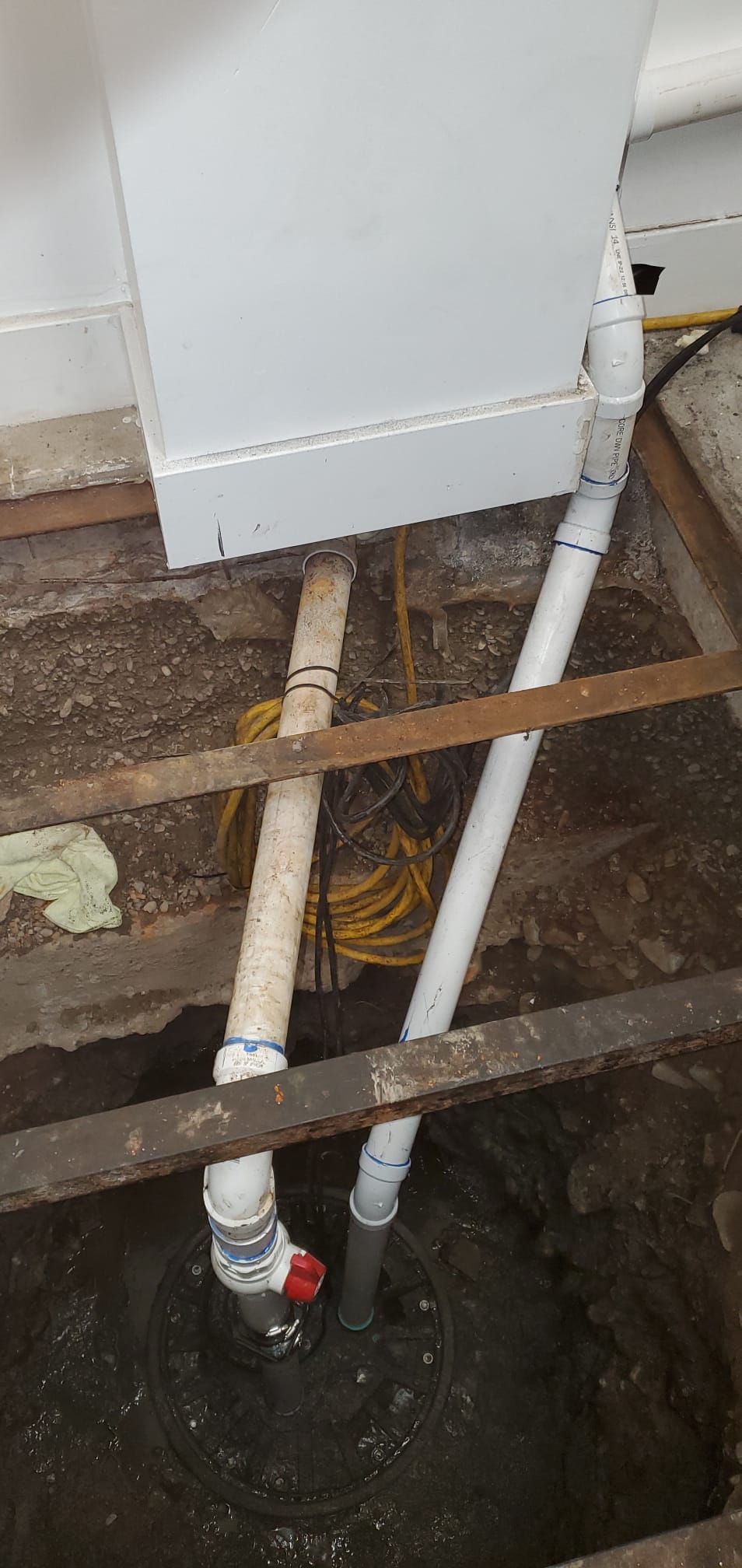 Image depicting reliable local heating and cooling technicians providing HVAC services. Find nearby experts for efficient and affordable heating and cooling solutions.