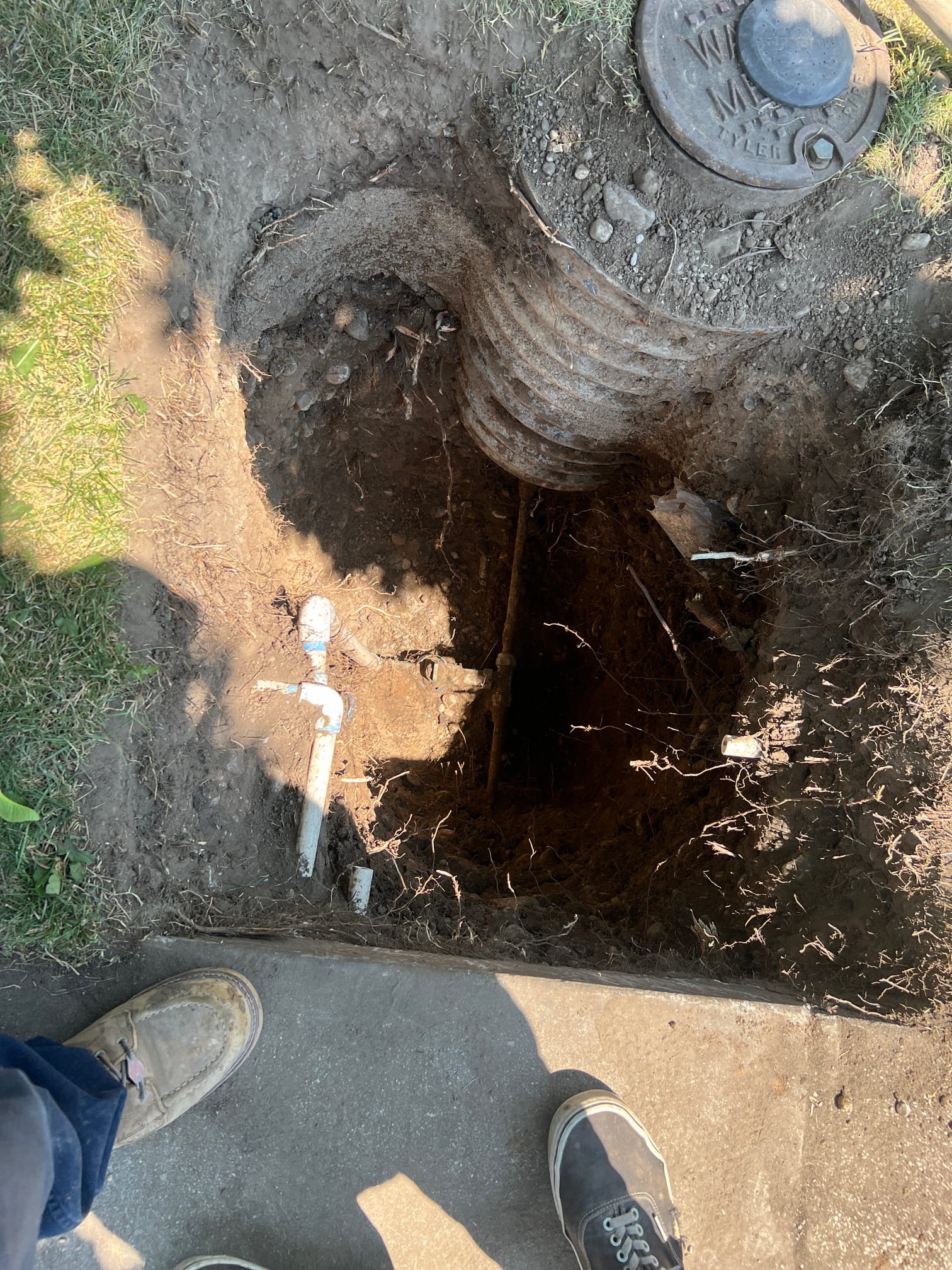 Residential ceiling water damage repair near me is urgent! Like a chipped porcelain sink, water damage only gets worse. We offer 24-hour residential ceiling water damage repair to quickly fix leaks and prevent further damage. Don't let a small problem become a major disaster; call us for fast, reliable service!