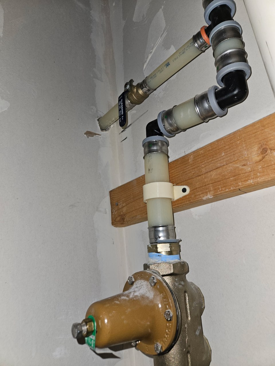 Image depicting a gas water heater with a focus on temperature settings and heating elements, illustrating potential causes for it repeatedly turning off, such as incorrect temperature settings or heating malfunctions.