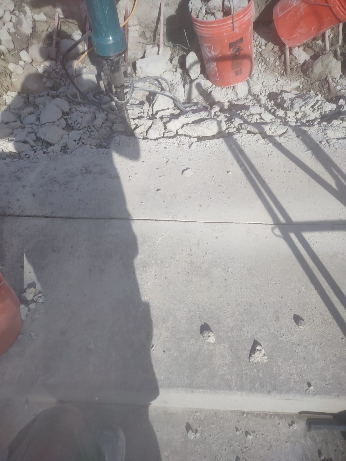 Image depicting commercial HVAC services, showcasing AC units and heating systems. Represents professional heating and cooling companies providing installation, maintenance, and repair for businesses.