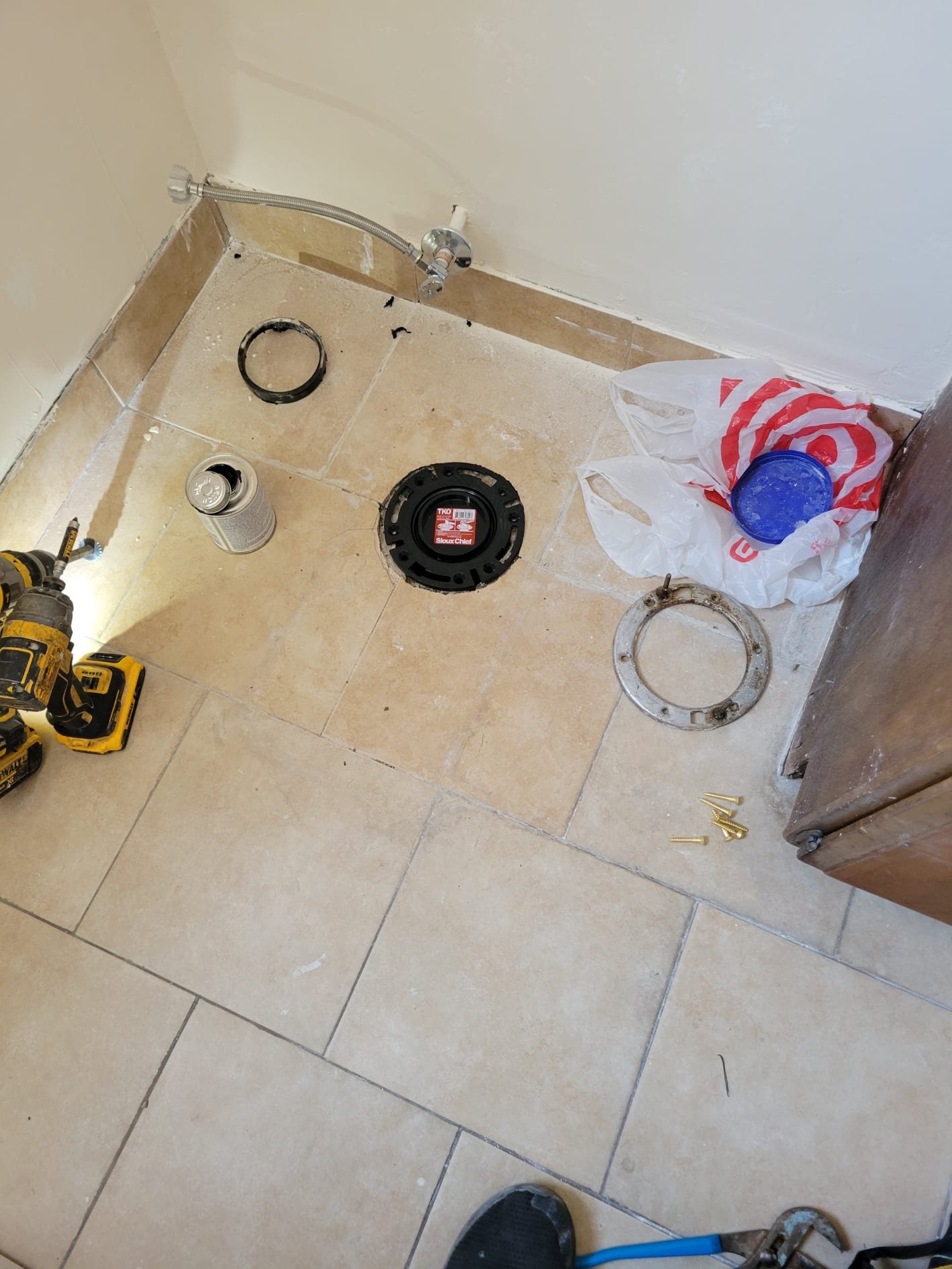 Disaster cleanup maintenance scene showing upholstery clean after a flood. Professional disaster cleanup service restoring furniture and living spaces following water damage, ensuring a safe and healthy environment.