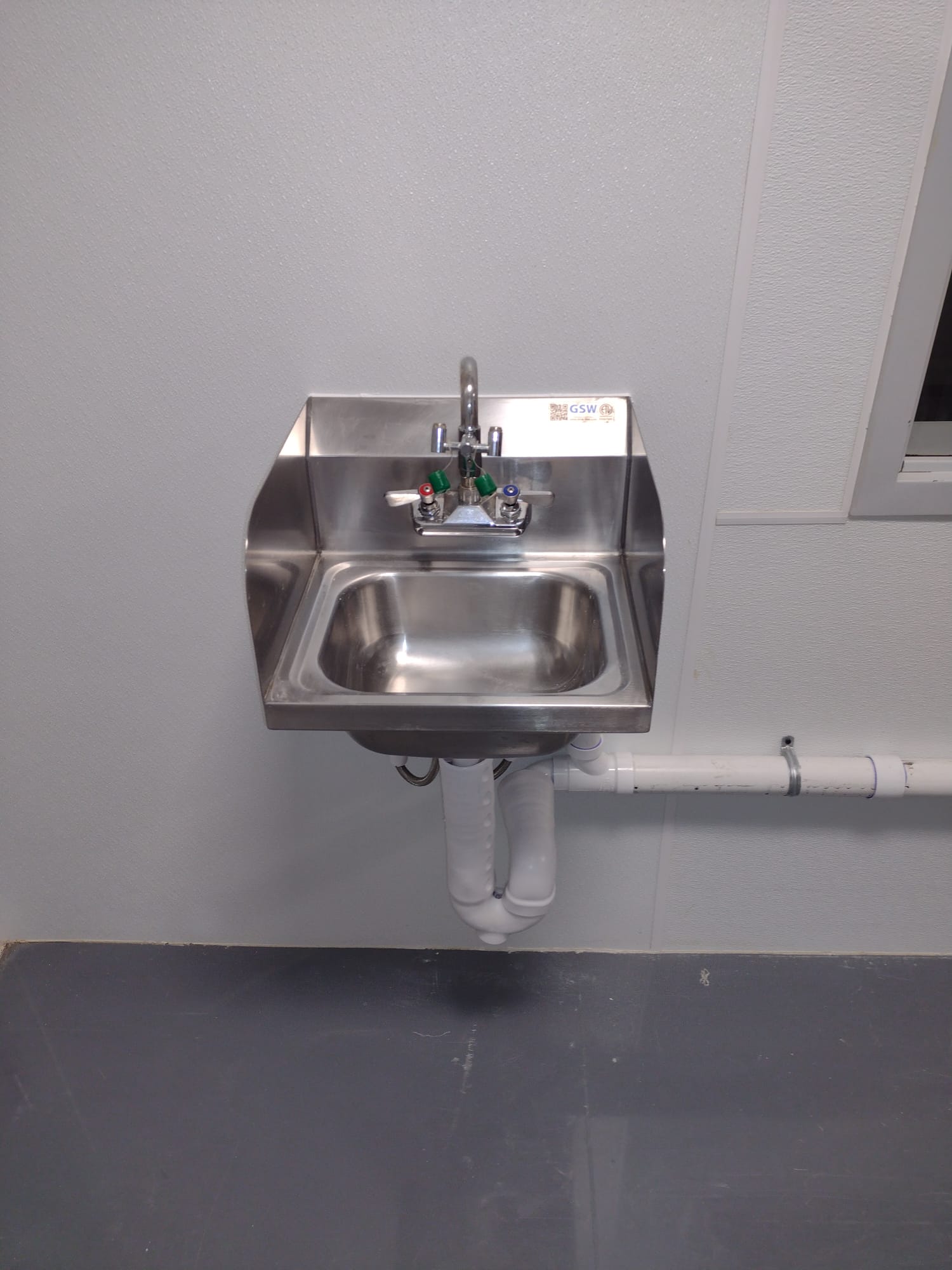 Image depicting mould certification, symbolizing professional standards for mould evaluation and after-hours restoration services. Represents reliable and thorough mould remediation.