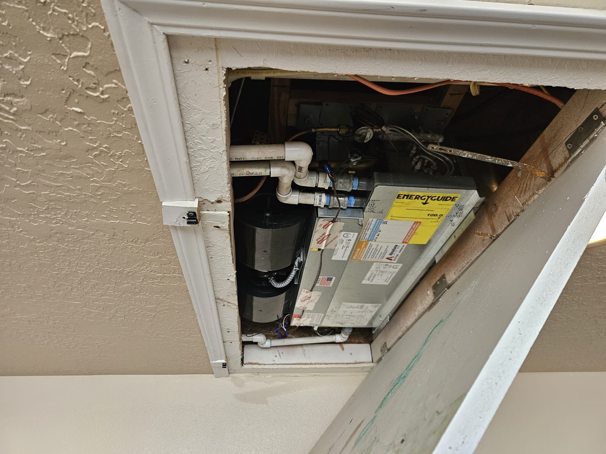 Image depicting HVAC yearly maintenance focusing on residential air conditioning and dehumidification systems. Regular AC maintenance ensures efficient cooling, dehumidifying, and optimal air quality in homes.