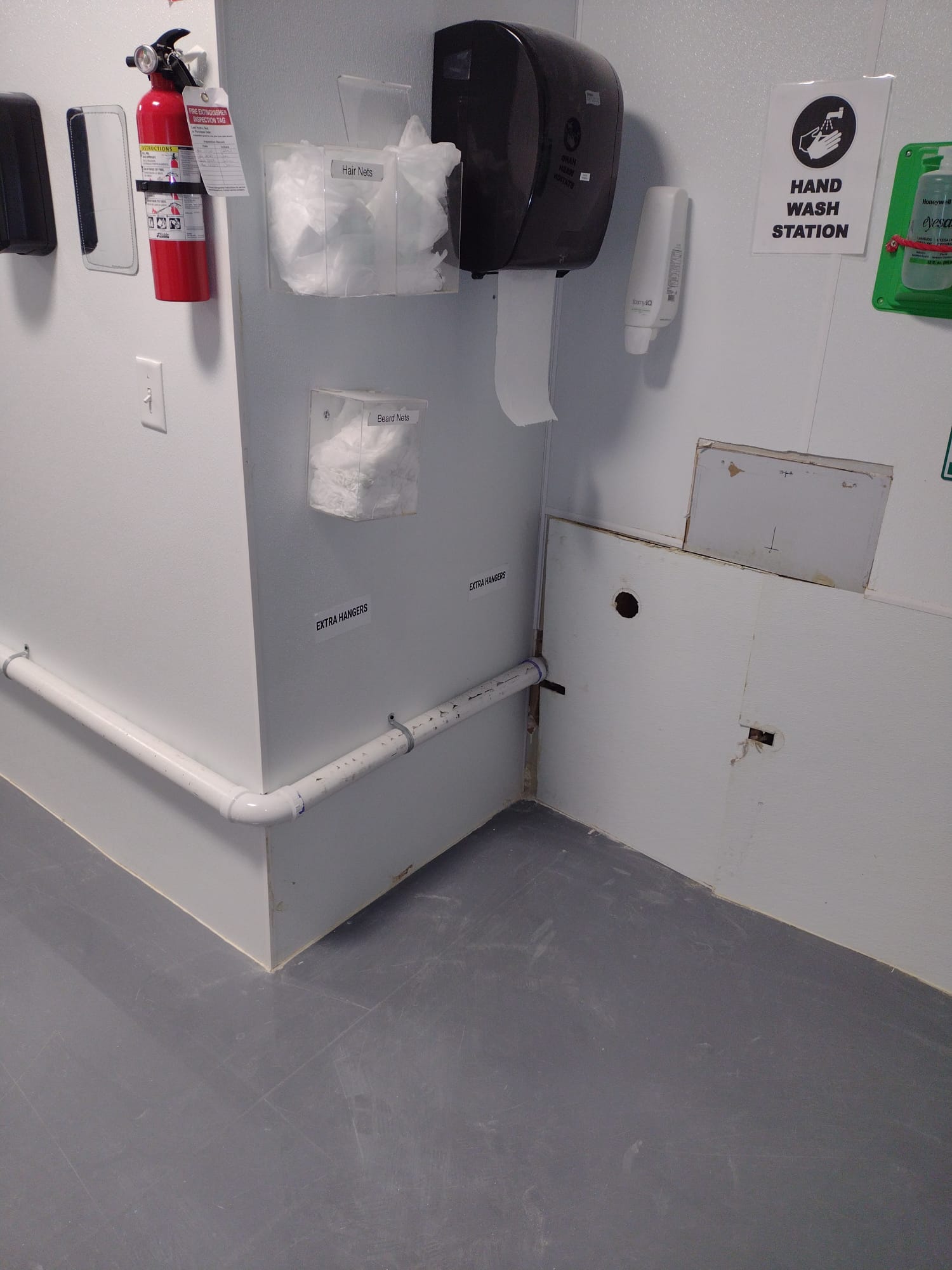 Image depicting affordable commercial mold recovery services available locally, offering 24-hour emergency response for businesses.