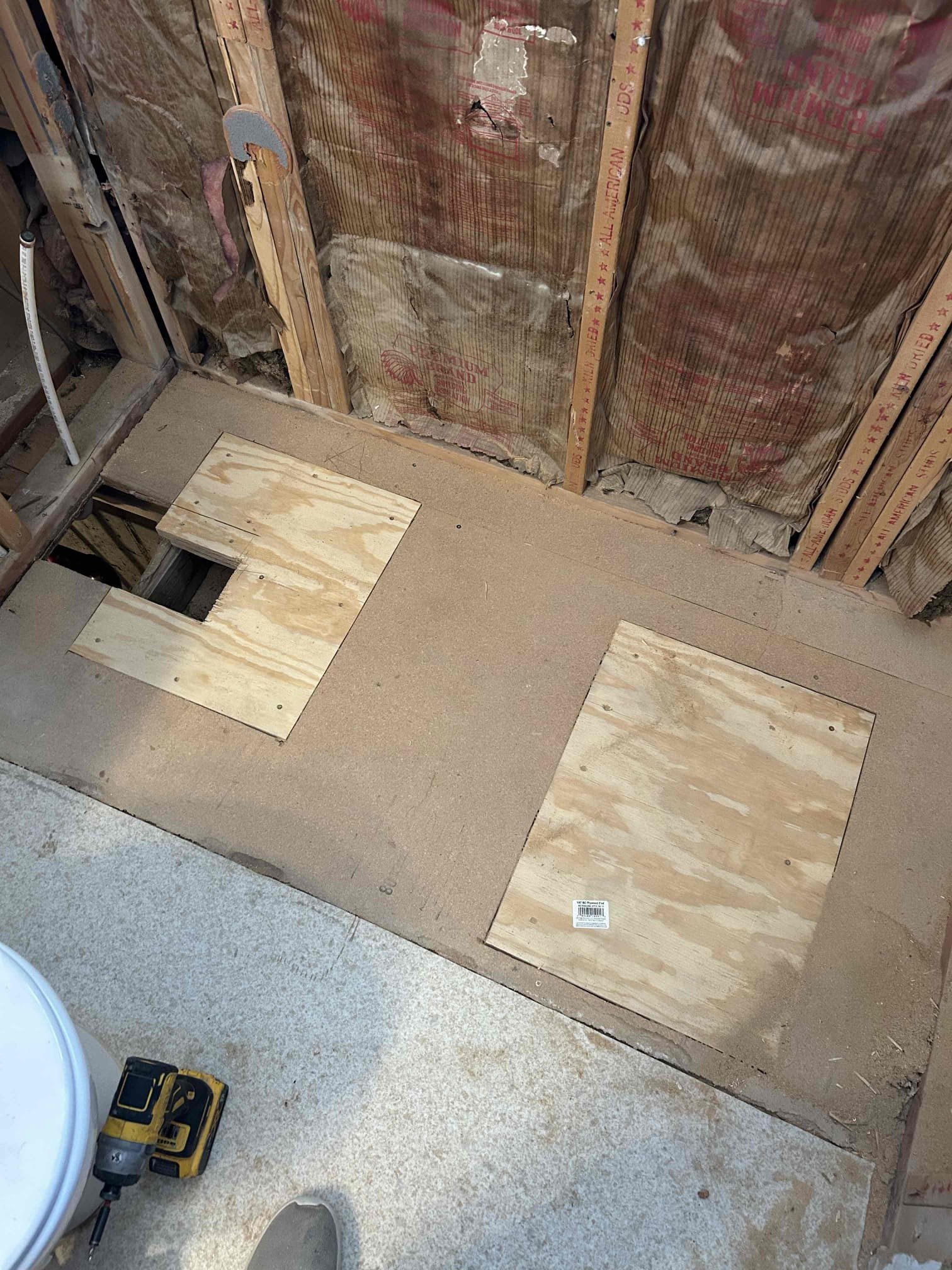 Image of water pipe leak sealant, a plumbing leak repair product designed for quick and effective water leak repair.