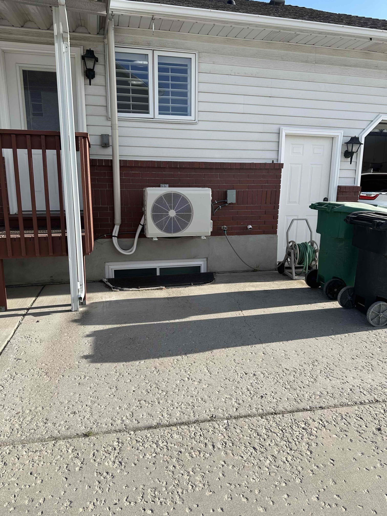 Image depicting the factors influencing commercial HVAC pricing, highlighting the importance of qualified commercial air conditioning contractors for installation and the long-term value of regular commercial air conditioning maintenance to optimize costs and system performance.