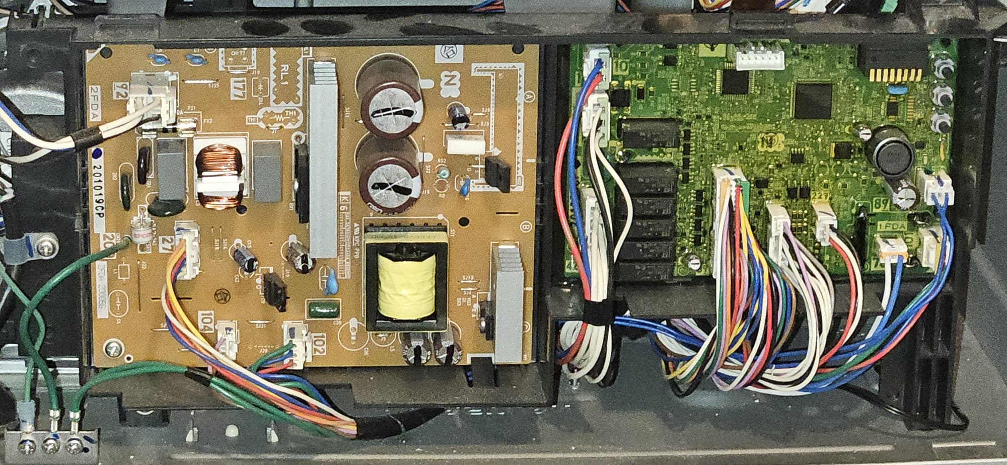 Image depicting prompt and reliable 24-hour AC repair services. Emphasizes the convenience of finding local air conditioner repair service nearby for immediate cooling solutions.