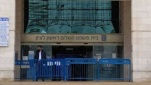 לתקן את המכרז לשירותי תרגום ומתורגמנוּת בבתי המשפט