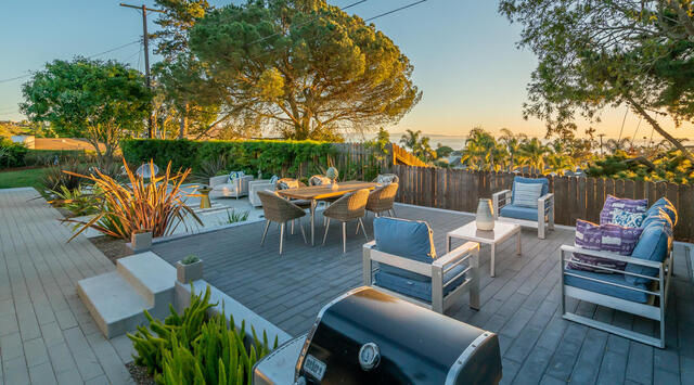 Back yard of contemporary style home in Santa Barbara