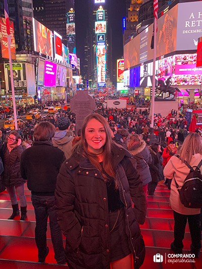 Escadaria vermelha na Times Square, Nova York