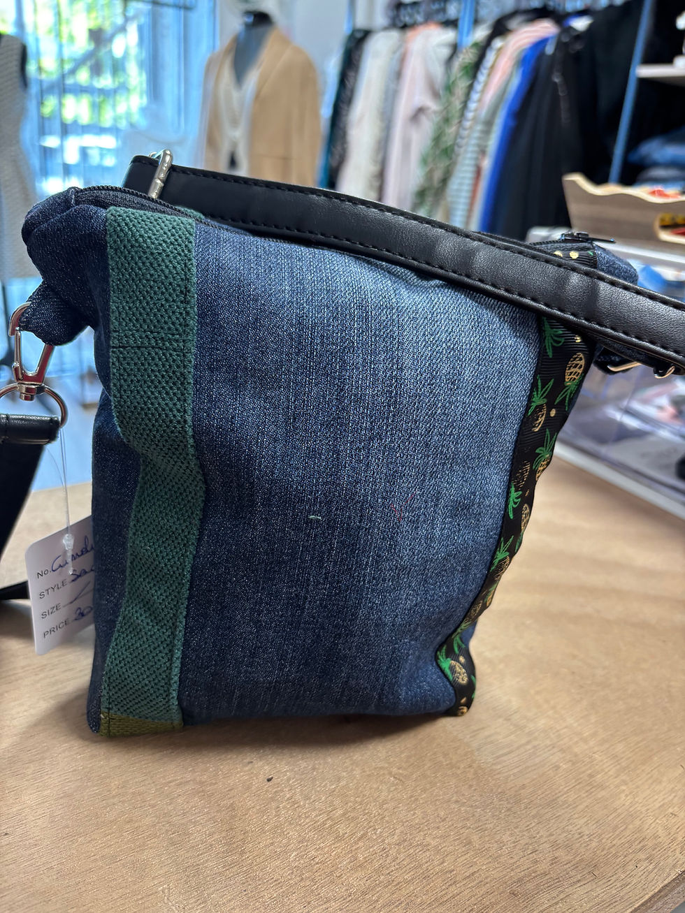 Miniature : Sac bandoulière en jean recyclé – Détail ruban vert