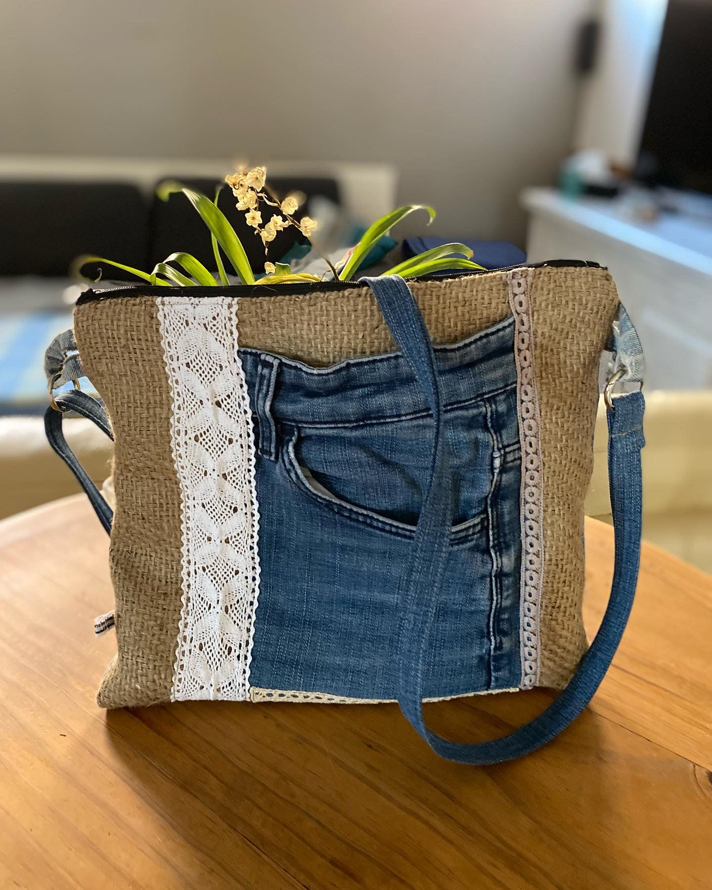 Sac Bandoulière en Denim et Toile de Jute avec Détail Dentelle