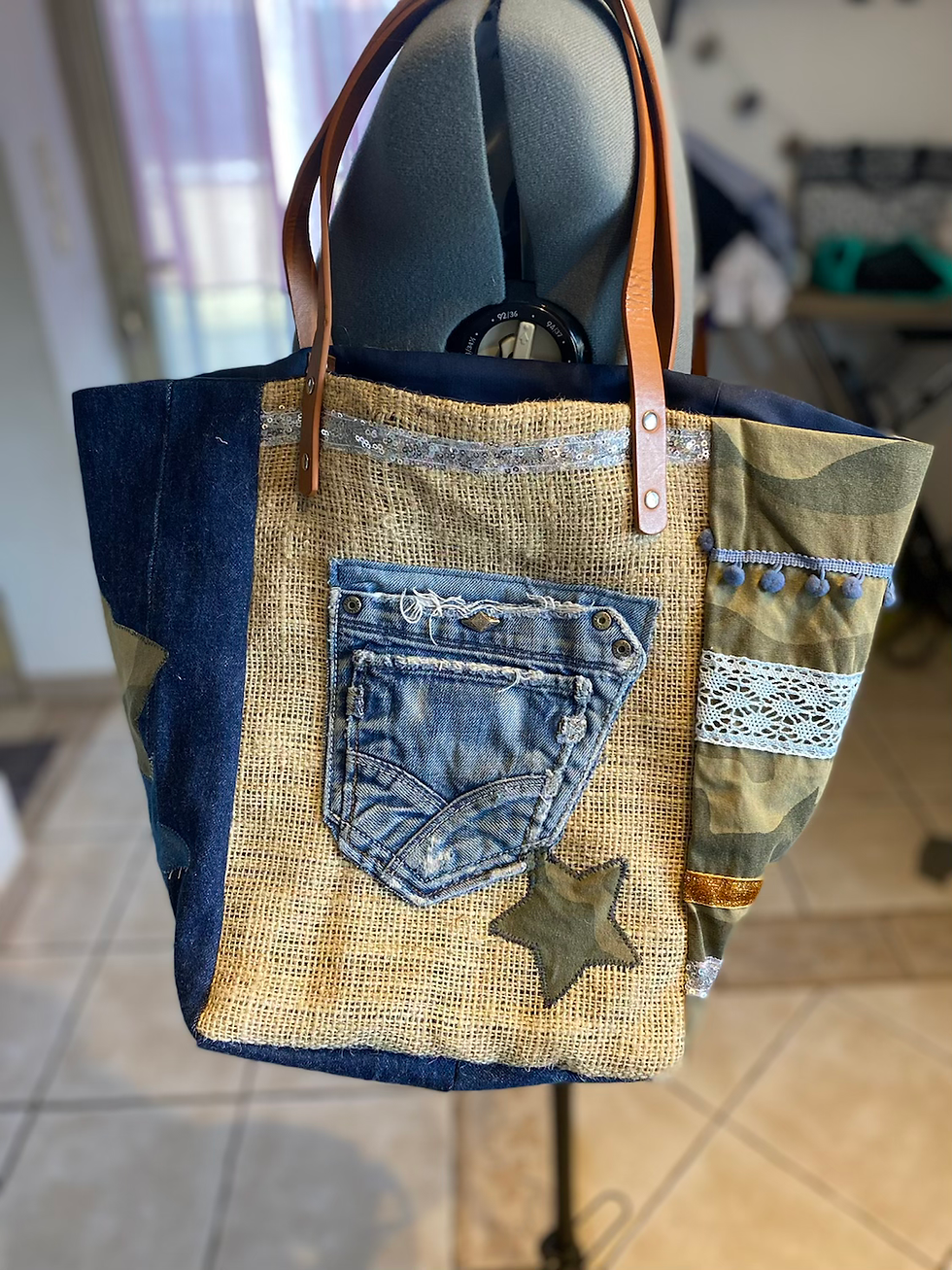 Miniature : Sac Cabas Tendance en Toile de Jute et Détails en Jeans