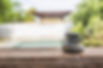 differents-cailloux-se-tiennent-successivement-pres-piscine.jpg