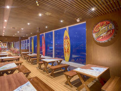 ship_661_1280x960-705-interior_vs_guysburger_ds-pano_640x480
