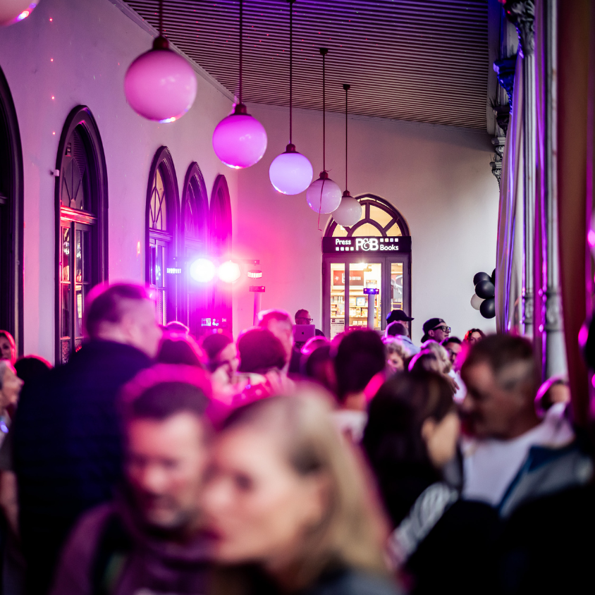 VinoLoggia Flower Power Party