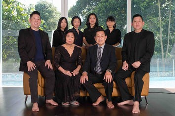 Large family portraits in Kuala Lumpur