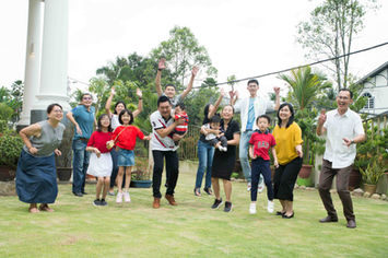 Large family portraits in Kuala Lumpur