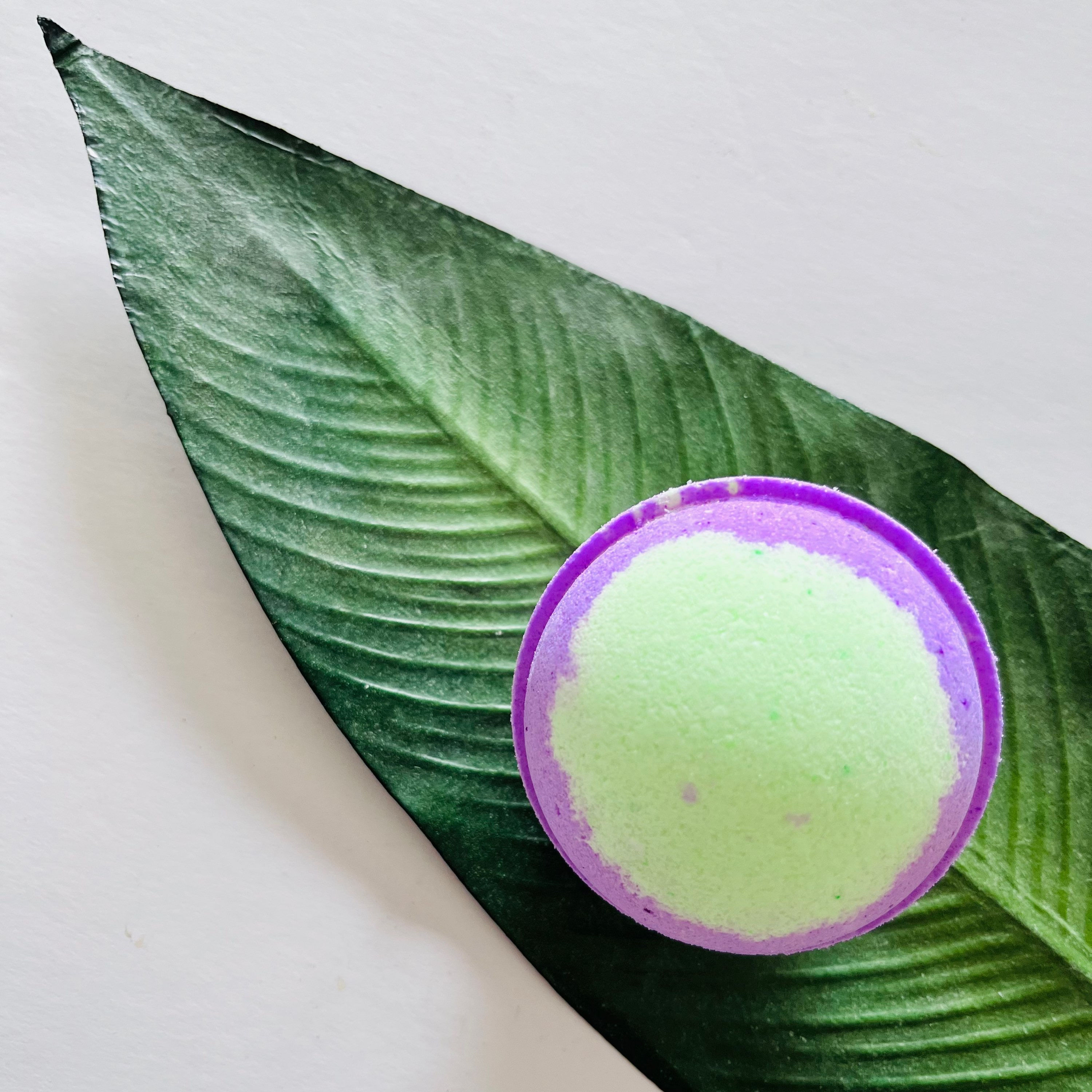 Northern Lights bath bomb 