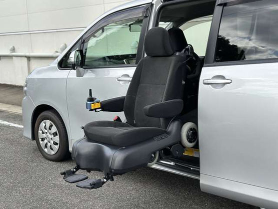 トヨタ ヴォクシー 2.0 X Lエディション ウェルキャブ サイドリフトアップシート車 脱着タイプ電動式 4WD