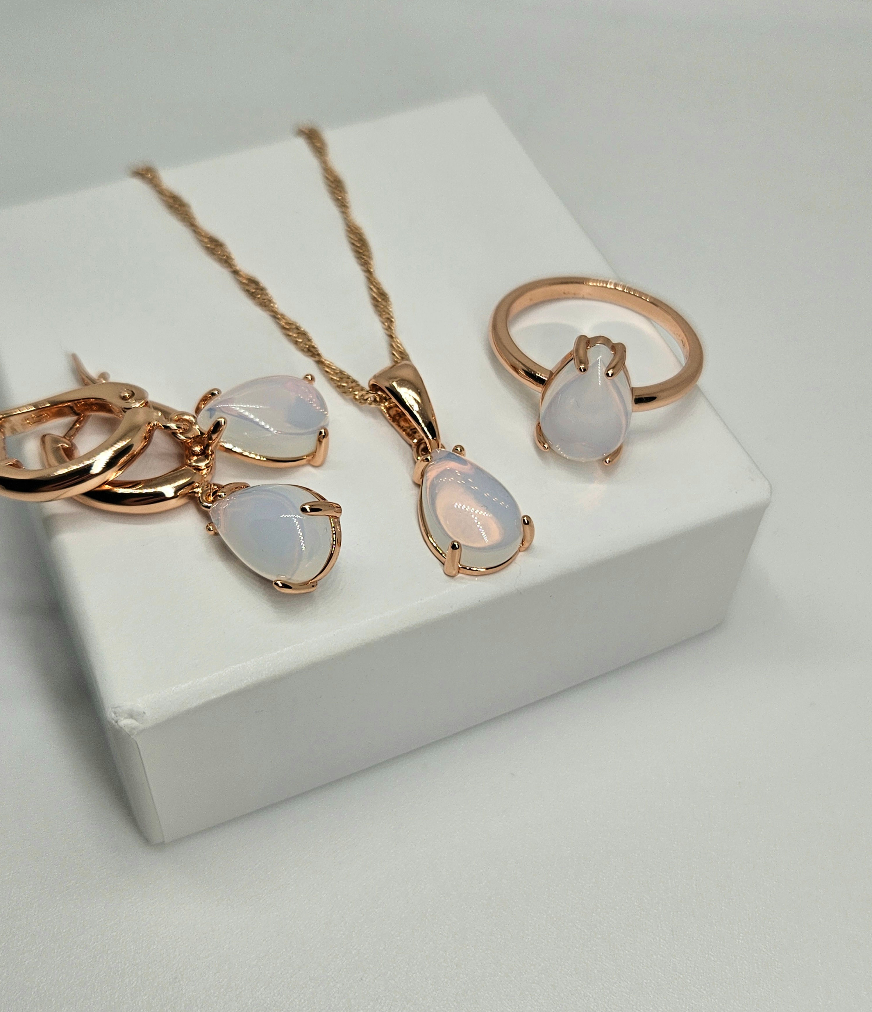 Komplekts "Baltās lāsītes"