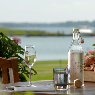 Eastern Shore Waterfront Dining: Discover Coastal Charm and Culinary Excellence