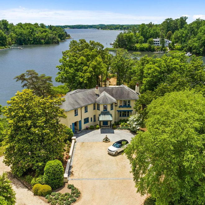 29 Home Port Dr Edgewater, MD 21037