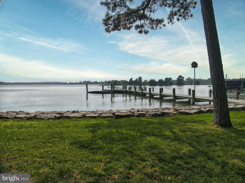 124 Eareckson Ln Stevensville, MD 21666