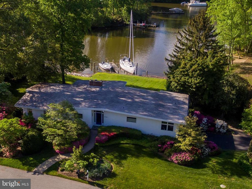 621 CANAL LN