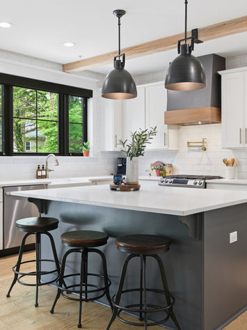 Download practical guides for luxury, waterfront, move-up, and cost-conscious sellers.