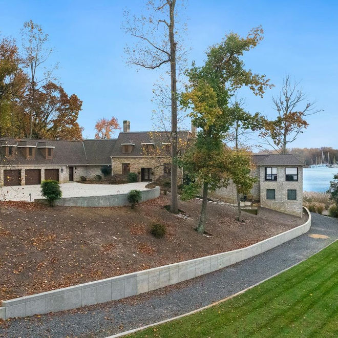 31 Shadow Point Ct
Edgewater, MD 21037