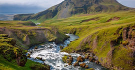 Montaña y río