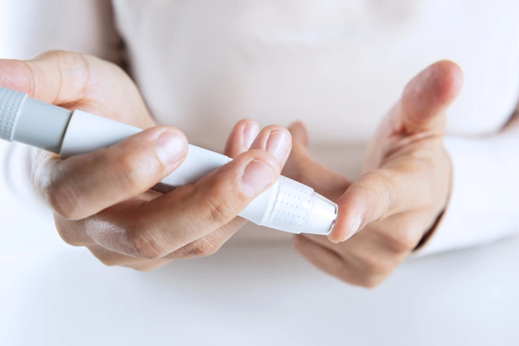 Toma de glucometría capilar.