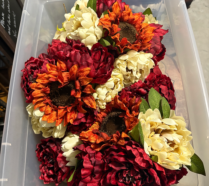 Free wedding decor. Iowa wedding venue. Wedding decorations. Free wedding decorations. Iowa wedding decorations. Iowa wedding venue near me. Barn wedding venue. Cheap wedding decor. Rustic wedding venue. Iowa wedding venues. Wedding venues near me. Wedding venues in iowa. Wedding decor inspo. Wedding decor ideas. Rustic wedding decor. 