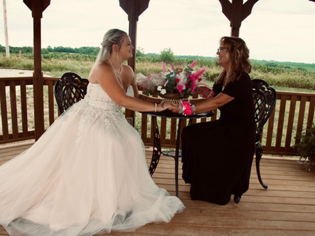 Creative Ways to Include Your Mom in Your Wedding Celebration