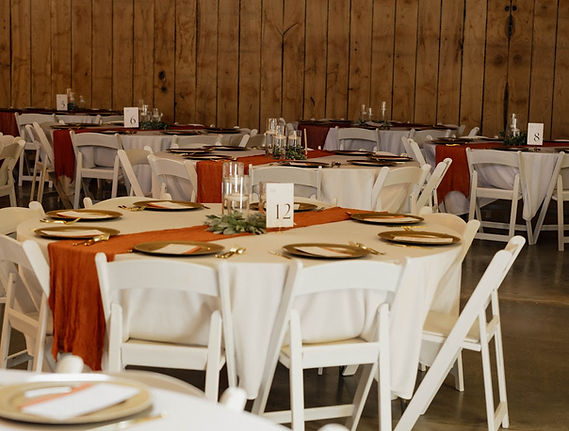 Free wedding decor. Iowa wedding venue. Wedding decorations. Free wedding decorations. Iowa wedding decorations. Iowa wedding venue near me. Barn wedding venue. Cheap wedding decor. Rustic wedding venue. Iowa wedding venues. Wedding venues near me. Wedding venues in iowa. Wedding decor inspo. Wedding decor ideas. Rustic wedding decor. 