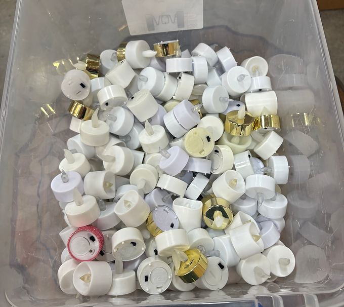 Free wedding decor. Iowa wedding venue. Wedding decorations. Free wedding decorations. Iowa wedding decorations. Iowa wedding venue near me. Barn wedding venue. Cheap wedding decor. Rustic wedding venue. Iowa wedding venues. Wedding venues near me. Wedding venues in iowa. Wedding decor inspo. Wedding decor ideas. Rustic wedding decor. 