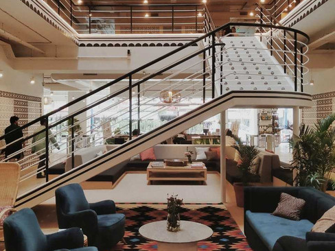 Main Staircase Lounge