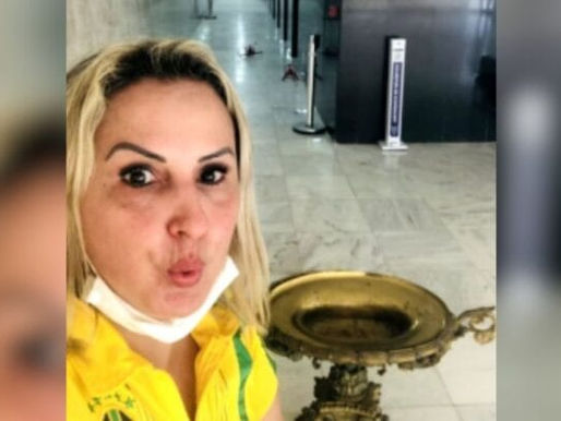 Joinvilense deportada dos EUA é presa ao desembarcar no Brasil