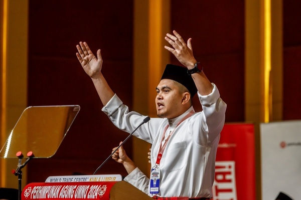 Akmal Letak Jawatan: Fokus Pada DAP, Mengabaikan Isu Lebih Besar