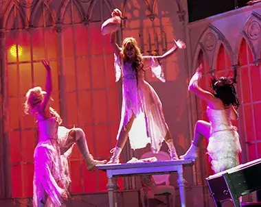 Dracula, Thomas Borchert, Alex Balga, Roberta Valentini, Valerie Luksch, Deutsches Theater München, Irina Hofer