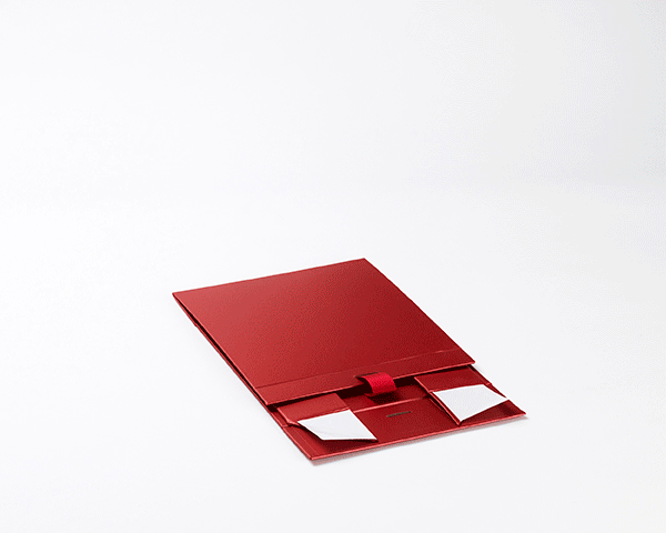 collapsible box with ribbon and magnetic closure