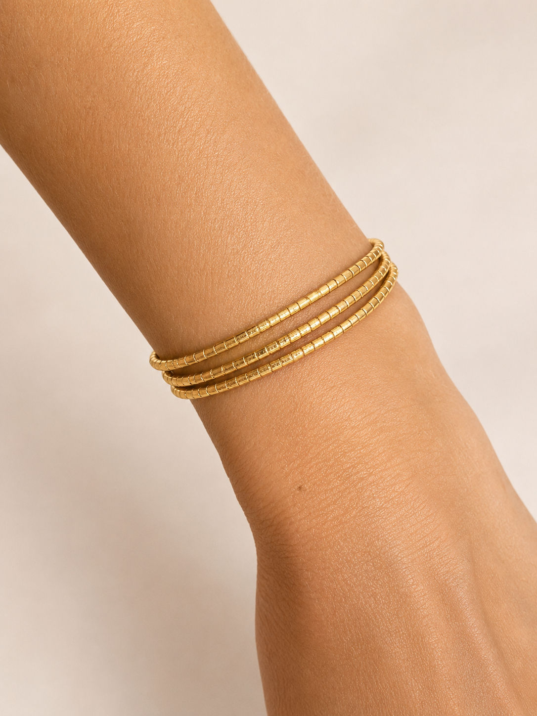 Pulseira Três Voltas Canutilhos Fecho Ajustável