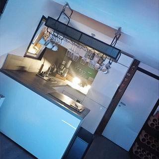 Küche in U-Form Weiß Hochglanz mit Insel Wien