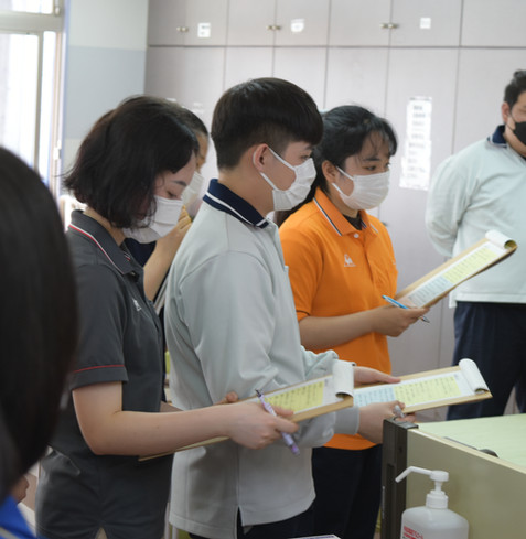 授業の様子。様々な年代の学生が学んでいます。